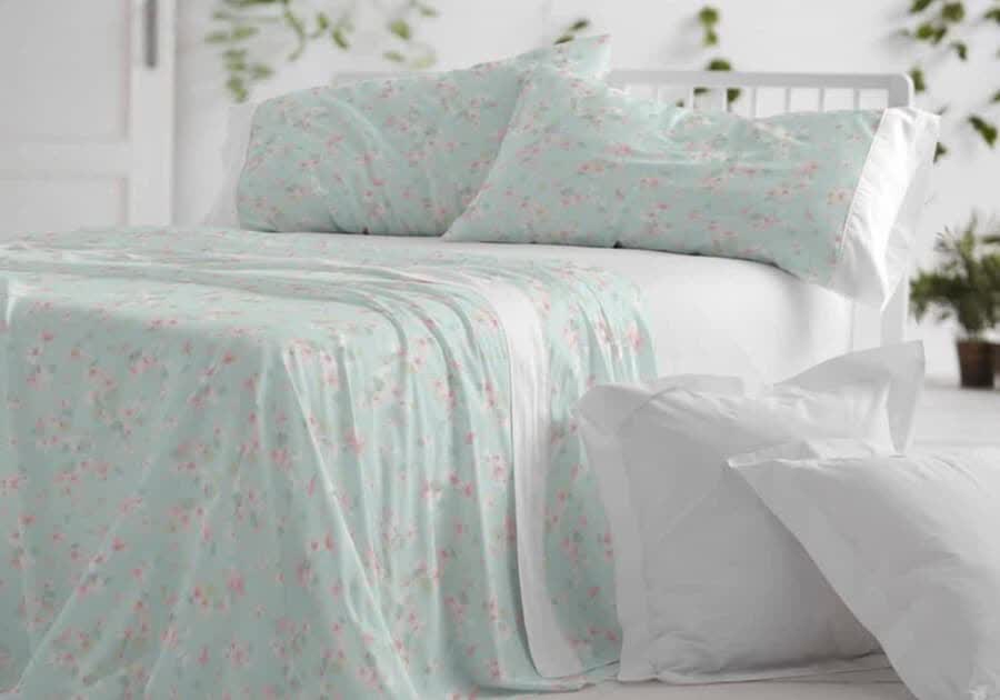 Ropa de cama en tonos verdes y blancos de Modhogar en Lugo