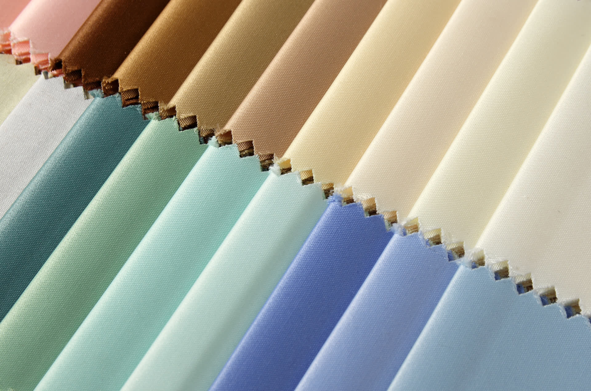 Muestrario de tejidos de colores de la tienda online de decoración Modhogar